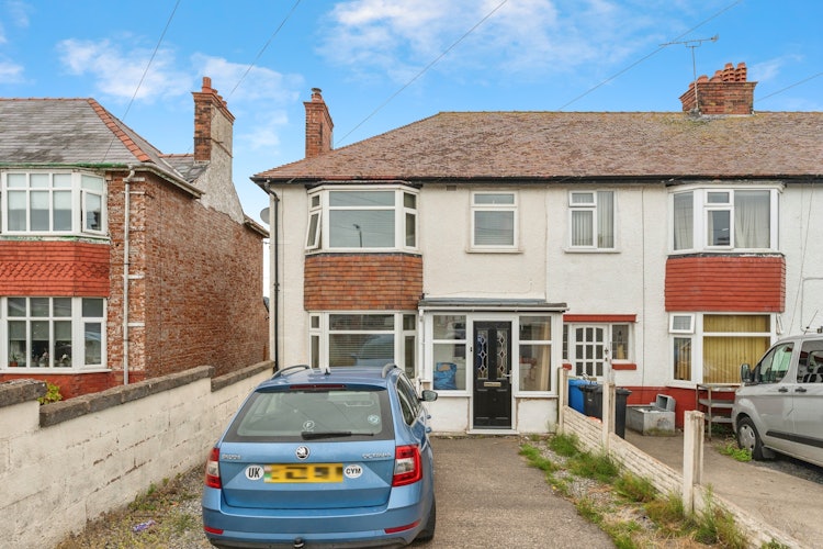 3 bedroom end of terrace house
