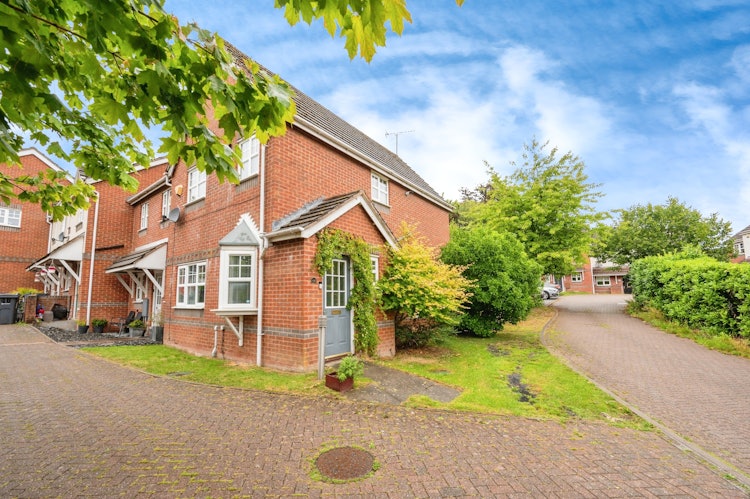 3 bedroom end of terrace house