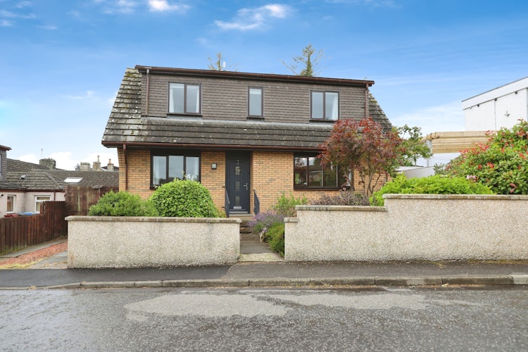3 bedroom detached house