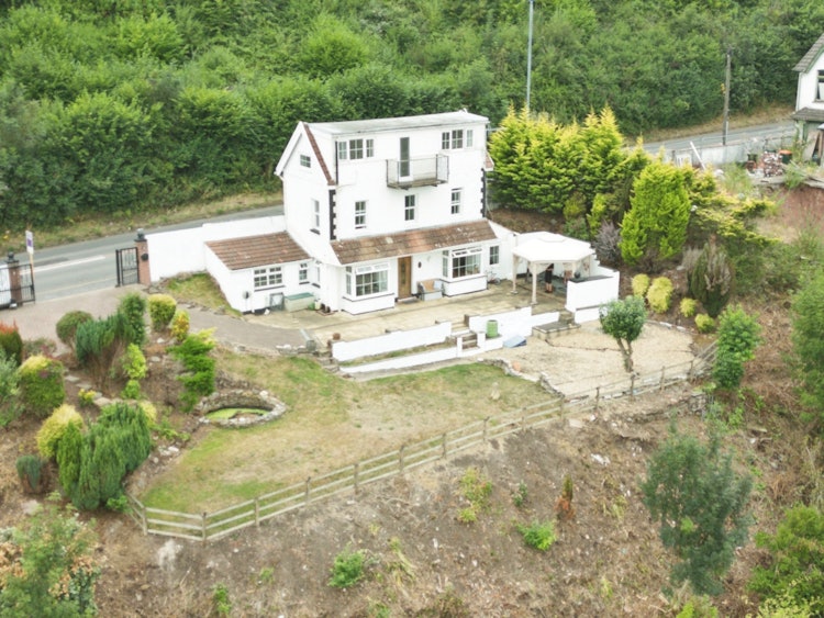 4 bedroom detached house