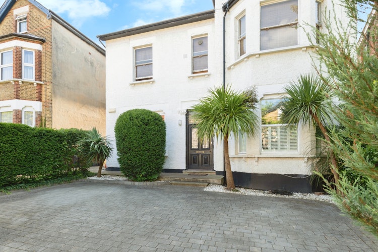 2 bedroom ground floor flat