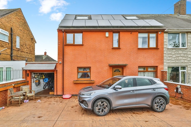 3 bedroom semi-detached house