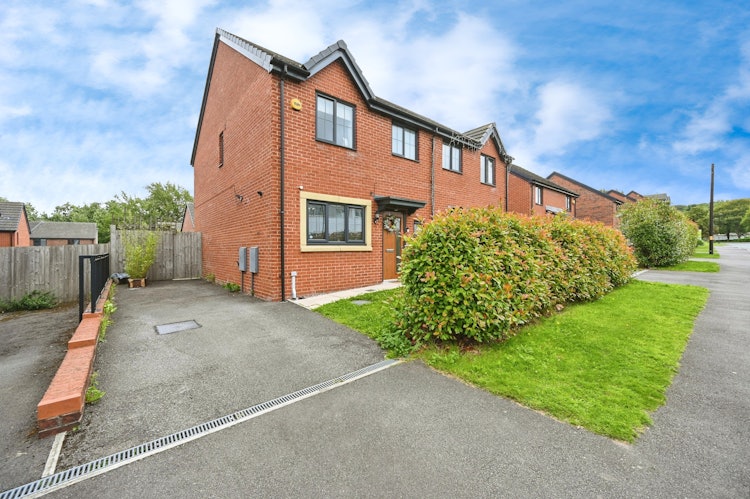 3 bedroom semi-detached house
