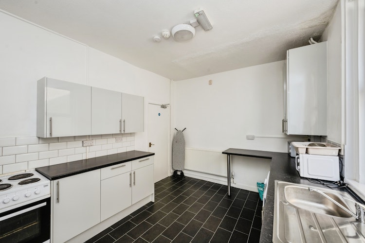 2 bedroom end of terrace house