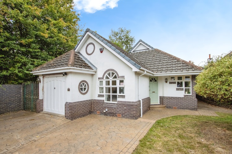 4 bedroom detached bungalow