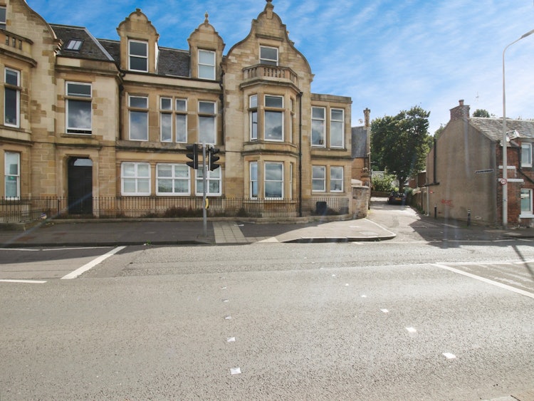 2 bedroom ground floor flat