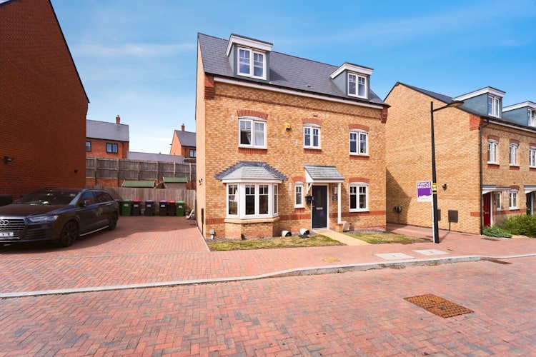 4 bedroom detached house