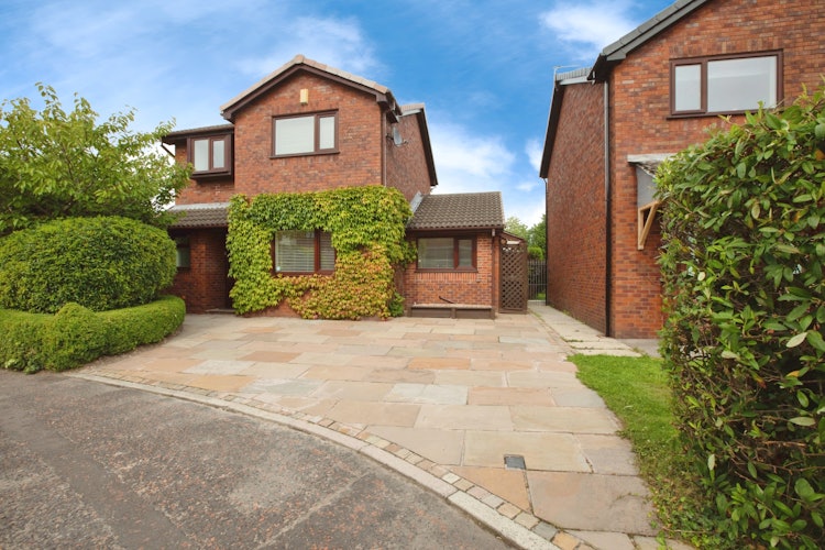 4 bedroom detached house