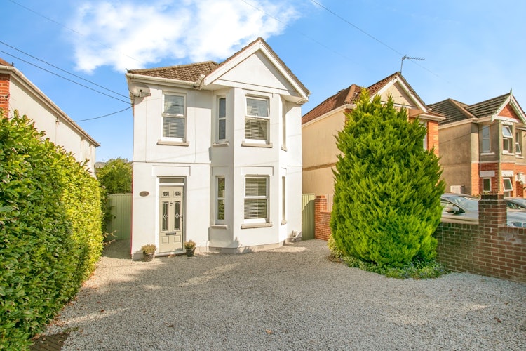 3 bedroom detached house