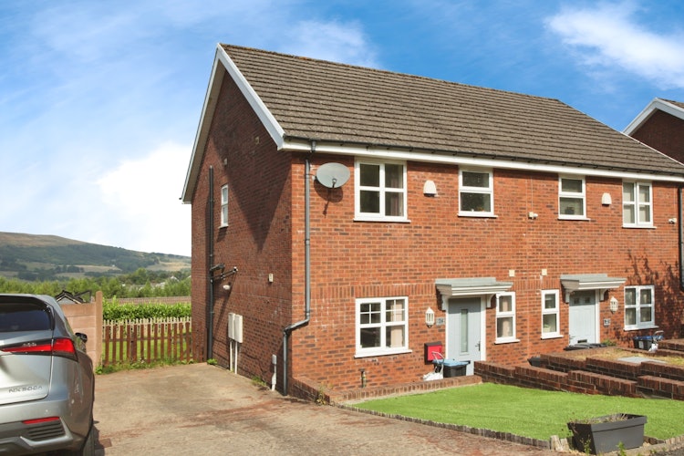 3 bedroom semi-detached house