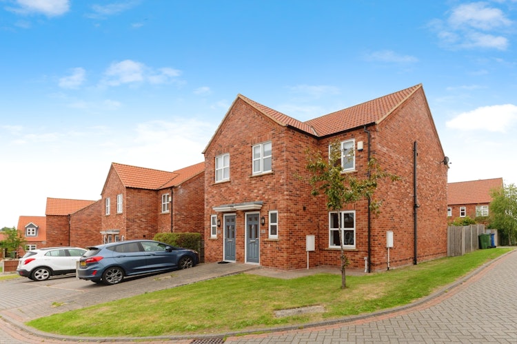 3 bedroom semi-detached house