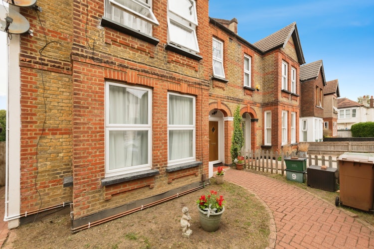 3 bedroom maisonette