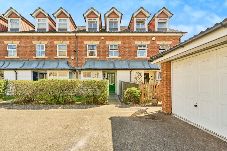 4 bedroom terraced house