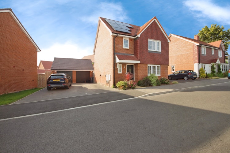 3 bedroom detached house