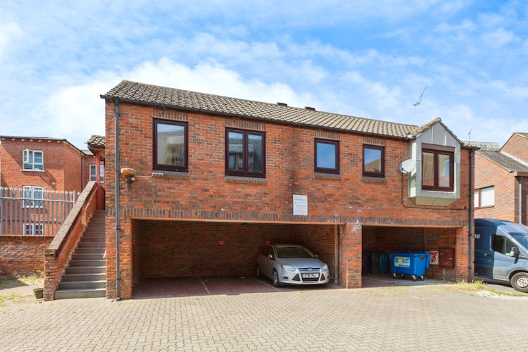 2 bedroom coach house