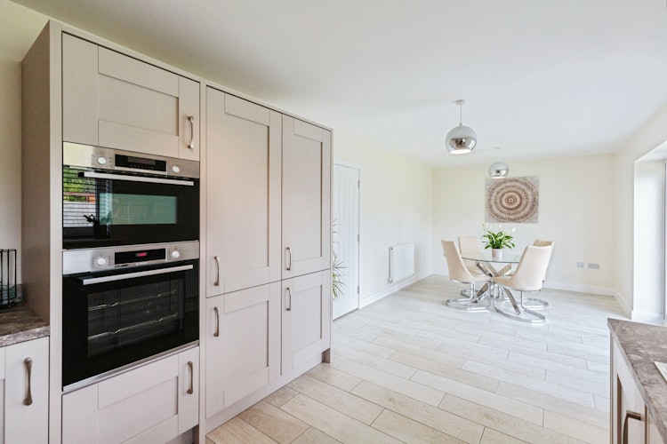 3 bedroom detached house