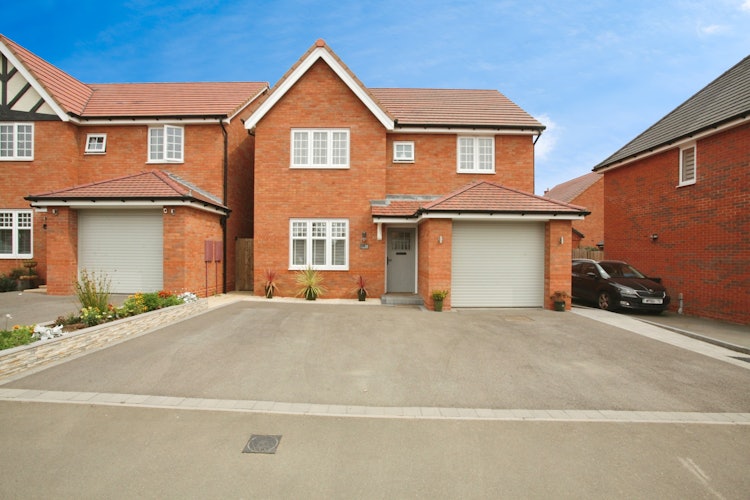 4 bedroom detached house