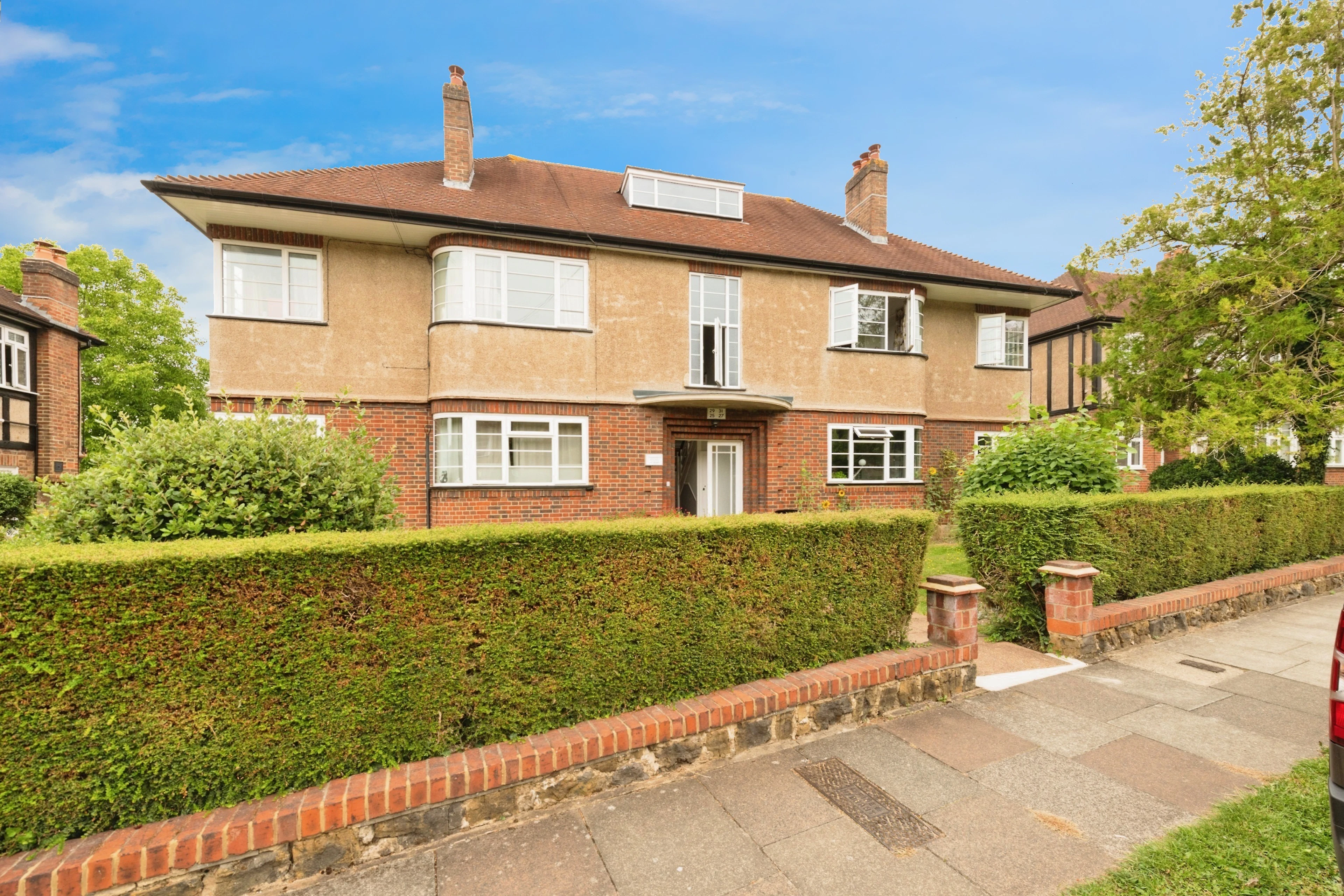 Grove Avenue, Sutton