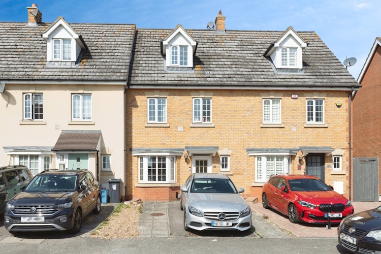 4 bedroom terraced house
