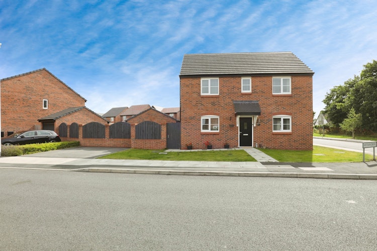 3 bedroom detached house