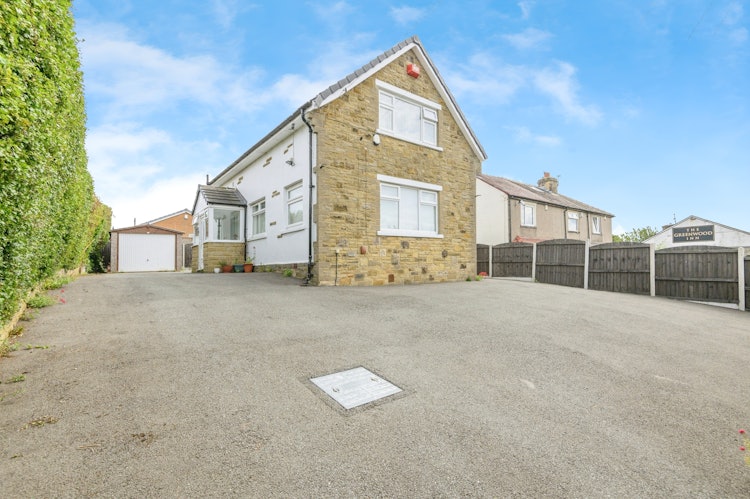 3 bedroom detached house