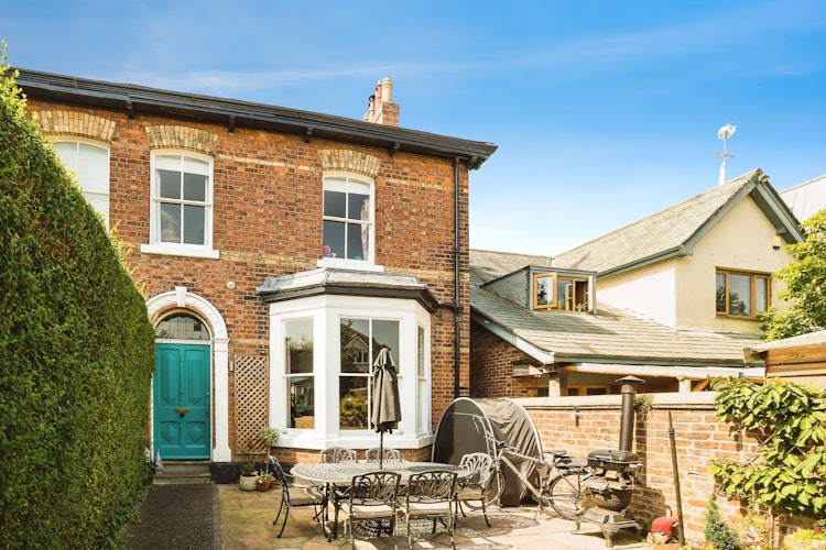 4 bedroom semi-detached house