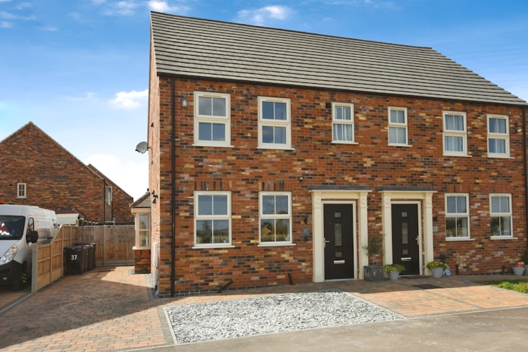 3 bedroom semi-detached house