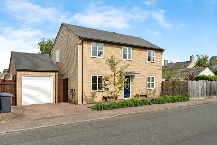 3 bedroom detached house