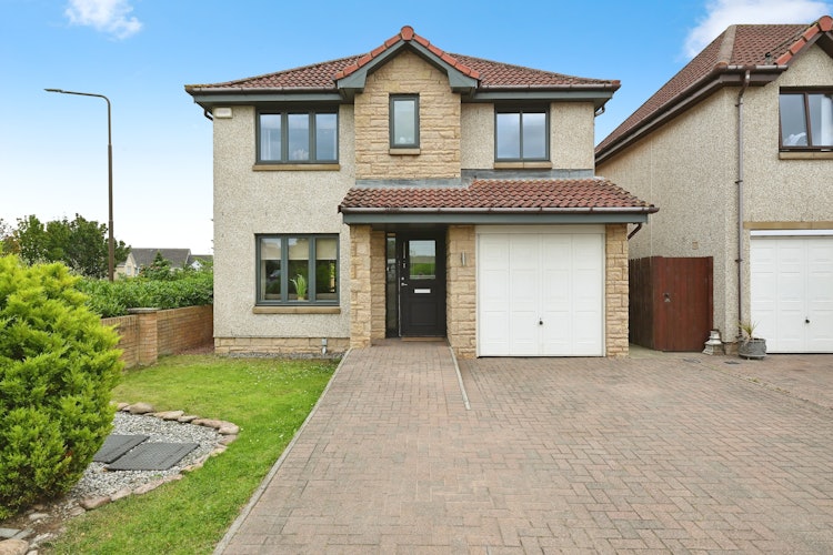 4 bedroom detached house