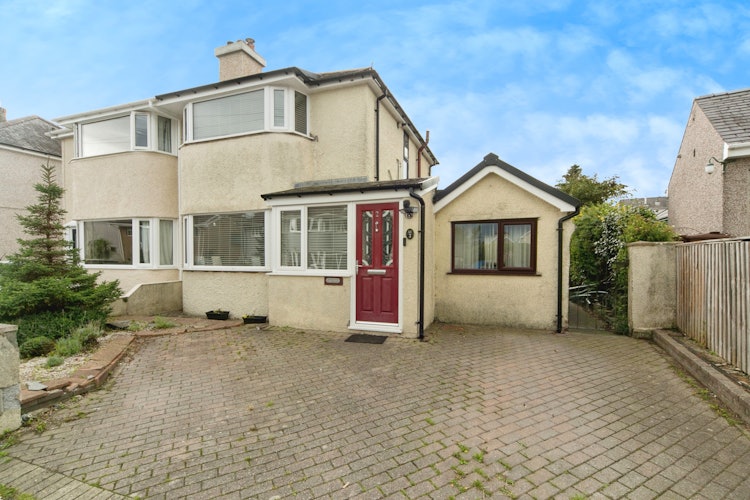 3 bedroom end of terrace house