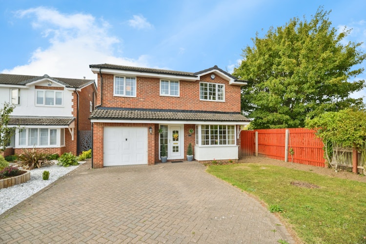 5 bedroom detached house