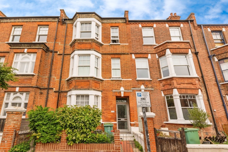 5 bedroom terraced house