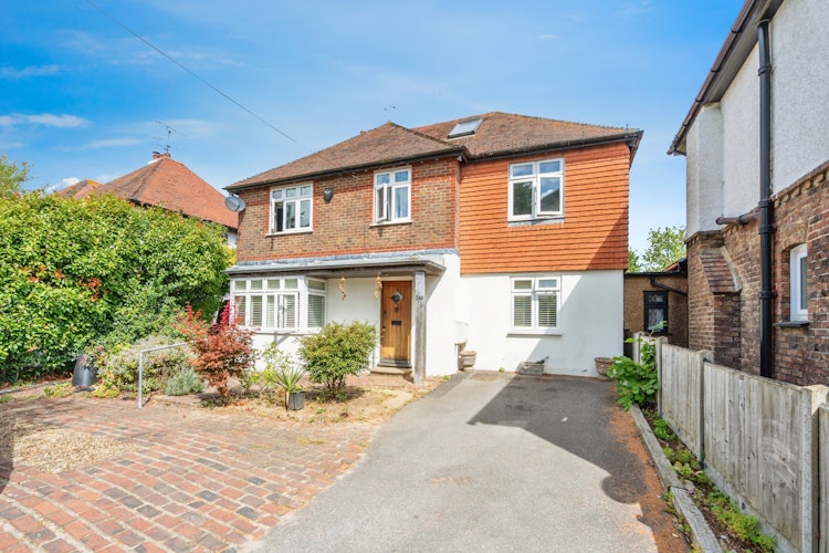 5 bedroom detached house
