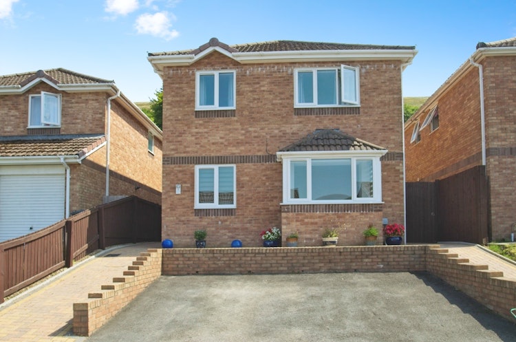 4 bedroom detached house