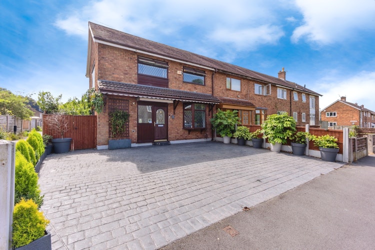 3 bedroom end of terrace house