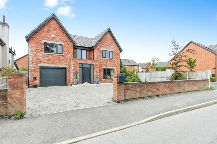4 bedroom detached house