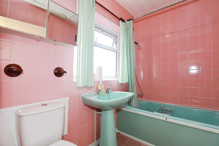 2 bedroom detached bungalow