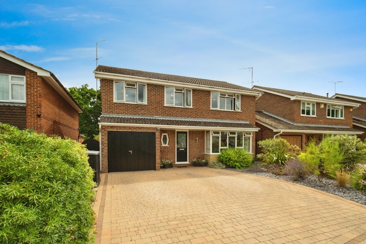 5 bedroom detached house