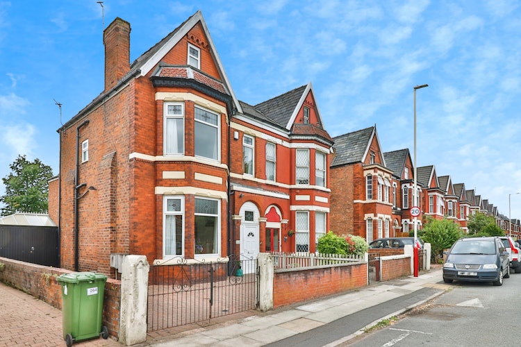 4 bedroom semi-detached house