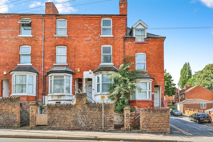 4 bedroom terraced house