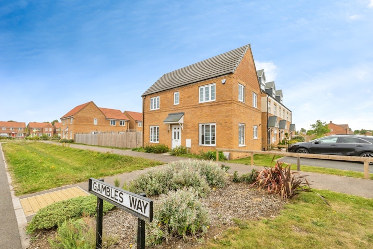 3 bedroom detached house