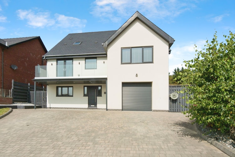 4 bedroom detached house
