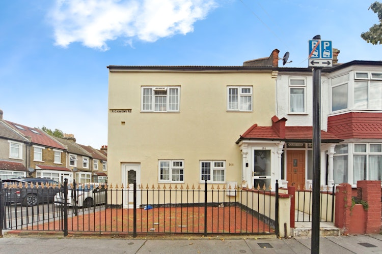 5 bedroom end of terrace house