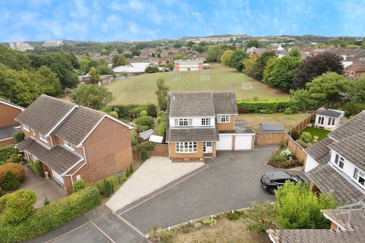 4 bedroom detached house