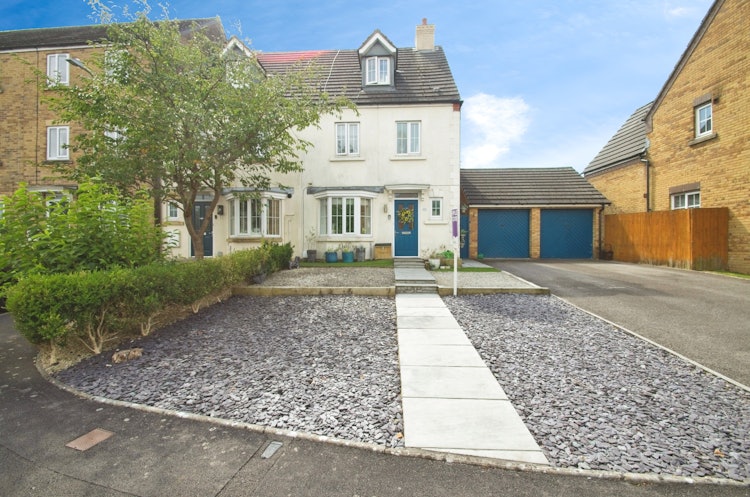 4 bedroom end of terrace house