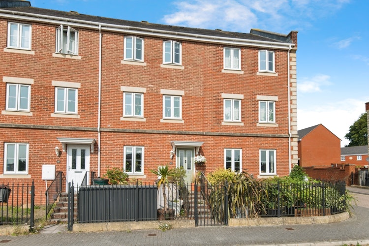 4 bedroom town house