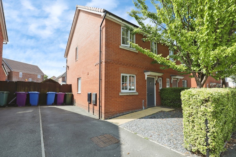 3 bedroom semi-detached house