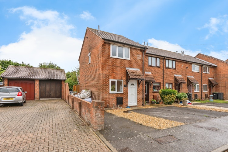 2 bedroom end of terrace house