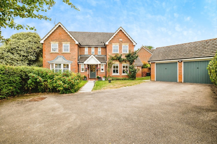 4 bedroom detached house