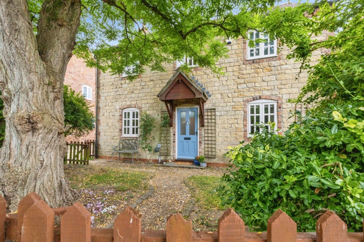 4 bedroom detached house